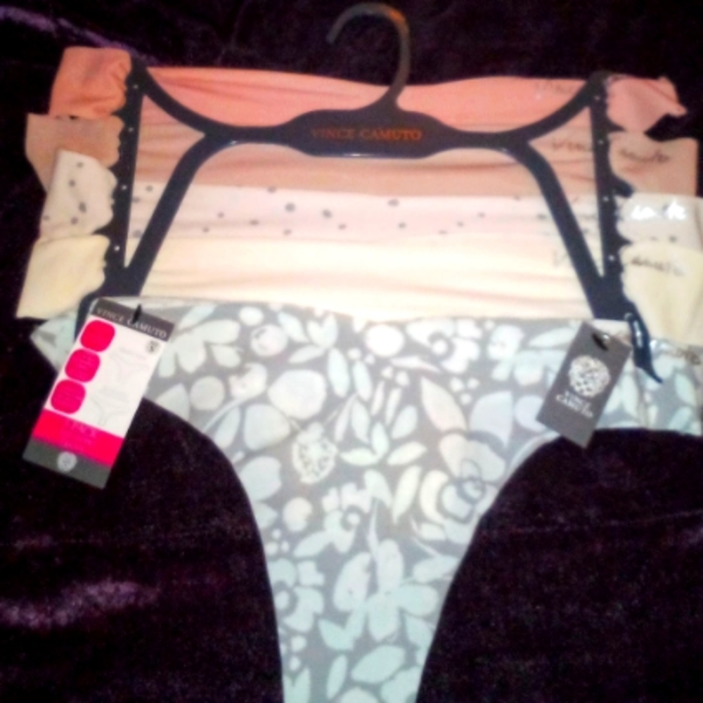 Vince Camuto 5 Pair No Show Thong.